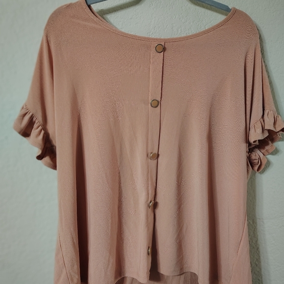 89th + Madison extra large peach shirt buttons in the front flowy sleeves - Picture 2 of 8
